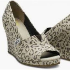 TOMS leopard wedges size 7.5